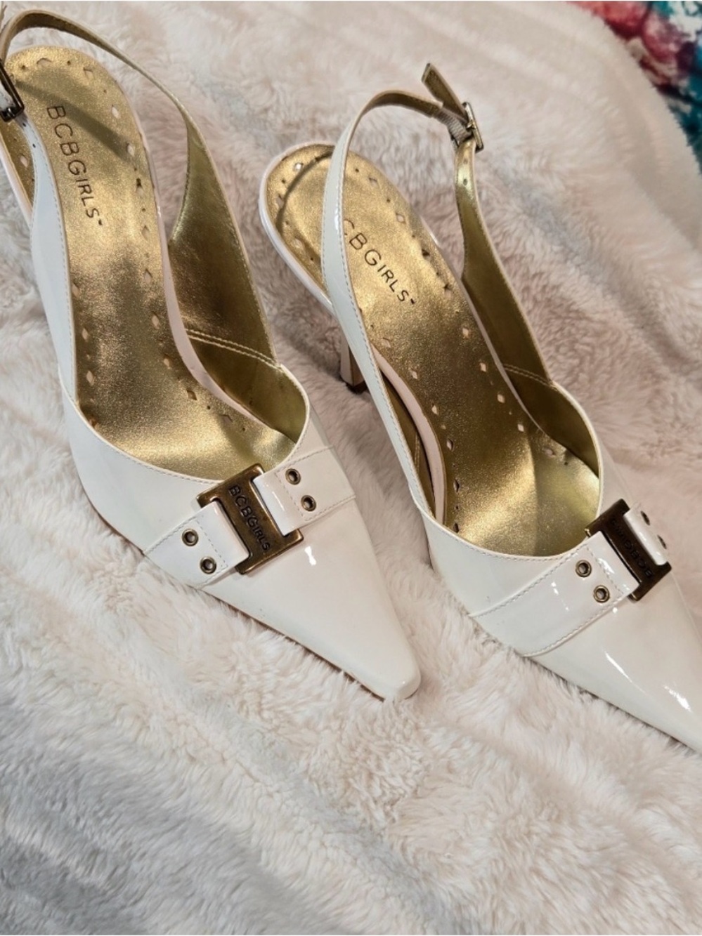 Bcbgirls White Patent Leather Pointed Toe Kitten Heel Slingback pumps Size 8.5